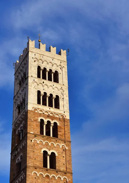 Hlavní Vlakové Nádraží Lucca Středověká Zvonice Postavený Století Mraky Kopírovat — Stock fotografie