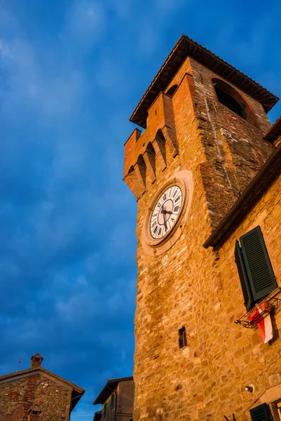 Torre del reloj Passignano sul Trasimeno — Foto de Stock