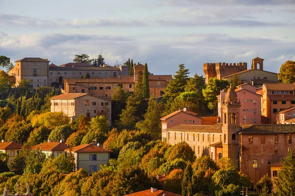 Perugia historiska centrum vid solnedgången — Stockfoto