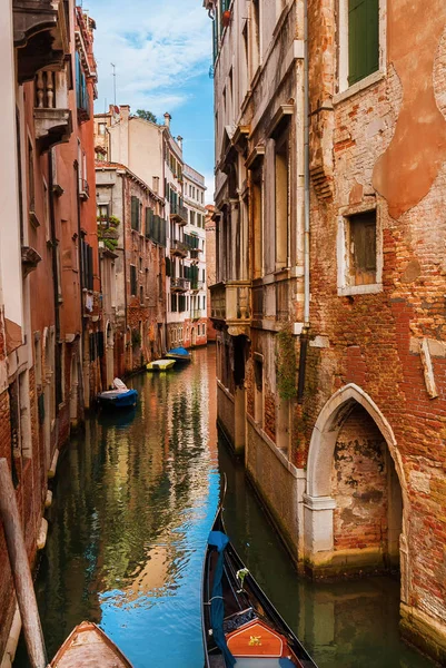 Venetsian kanavan näkymä — kuvapankkivalokuva