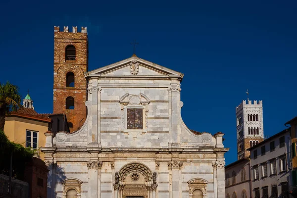 Lucca 'daki antik kilise. — Stok fotoğraf