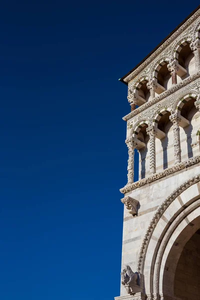 Catedral de Lucca con cielo azul — Foto de Stock