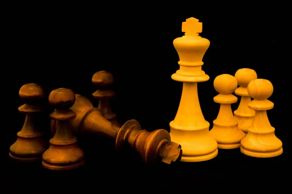 Чёрная Команда Сдаётся Белой Команде Конце Игры Две Стандартные Шахматные — стоковое фото
