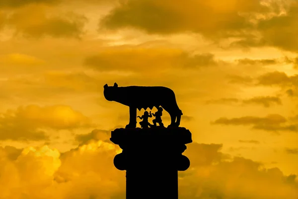 Roma Mparatorluğu Nun Şafağı Efsanevi Capitoline Wolf Roma Daki Capitol — Stok fotoğraf