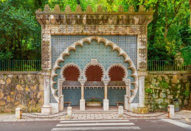 Lizbon, PORTUGAL, 19 EKİM 2015 - Lizbon yakınlarındaki Sintra kasabasında bir halk çeşmesi olan Fonte Mourisca