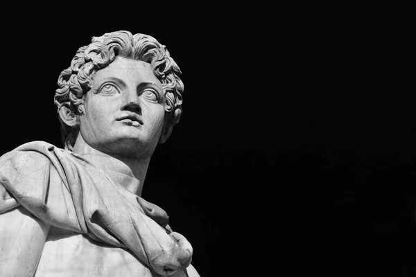 로마의 리누스 복제품 기념비적 트라데 꼭대기에 있었던 기원전 세기의 신화적 — 스톡 사진