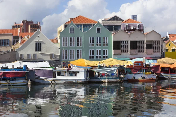 Mercado flotante en Willemstad — Foto de Stock