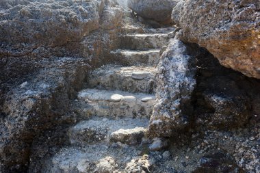 Volkanik kayalar eski merdiven