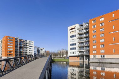 Apartmanlar ve su