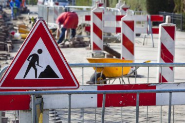 yapım aşamasında işareti