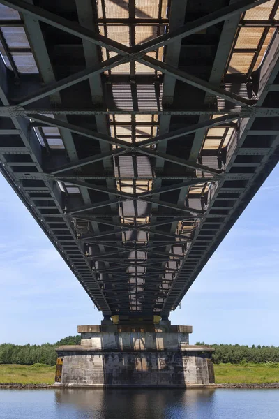 Onder de brug — Stockfoto