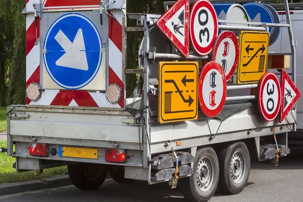 Confusing traffic signs on a trailer — Stock Photo, Image