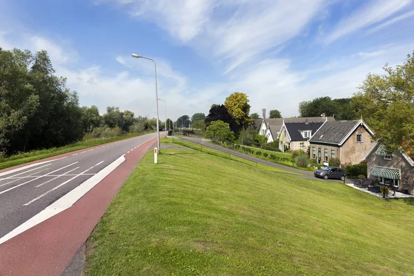 Dike and houses in the Netherlands — Stock Photo, Image