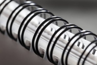 Organize tutmak için bağlama tel