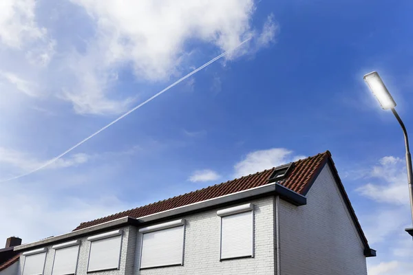 Säkerhet fönsterluckor i ett hus i Nederländerna — Stockfoto