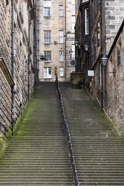 Escalera en el casco antiguo de Edimburgo — Foto de Stock