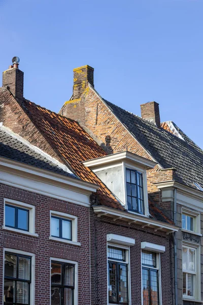 Staré tradiční střechy ve Vianenu v Nizozemsku — Stock fotografie