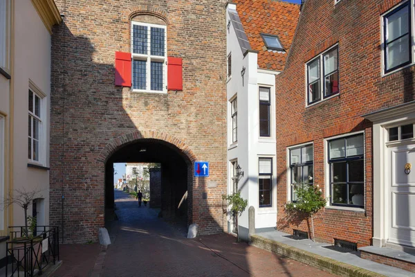 O portão da cidade velha Lekpoort em Vianen, na Holanda — Fotografia de Stock