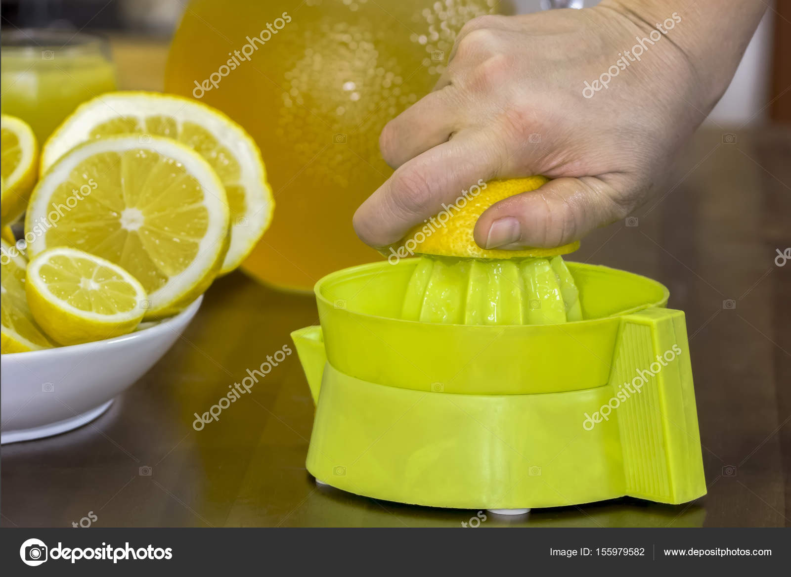 Lemon squeeze lemonade — Stock Photo © Blackdiamond67 155979582