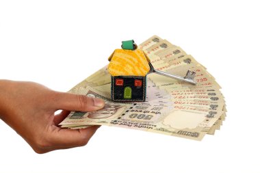 Evin anahtarını ve para birimi notlar tutarak işkadını