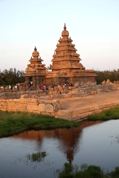 Berömda strand tempel med tusentals skulpturer - Shore tempel Unesco världsarvet i Mahabalipuram, Tamil Nadu, Indien — Stockfoto