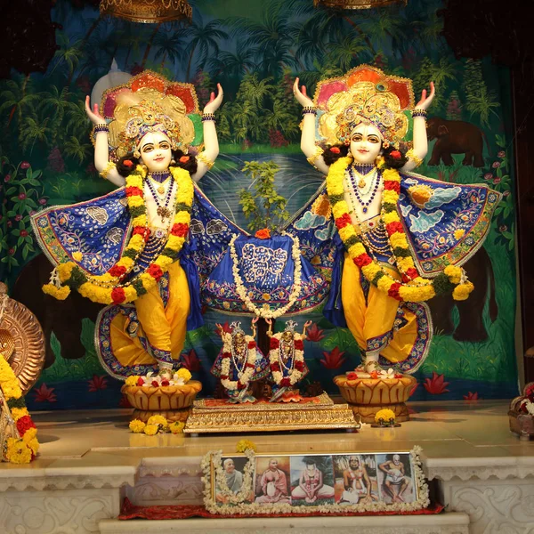 Radha e Krishna, Chennai, Tamil Nadu, Índia, Templo ISKCON em Chennai, Índia. ISKCON é a Sociedade Internacional para a Consciência de Krishna — Fotografia de Stock