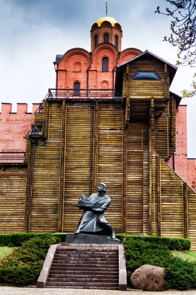 Yaroslav 골든 게이트 키예프에서 현명한 기념비 — 스톡 사진