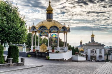 Kutsal dormition pochayiv lavra