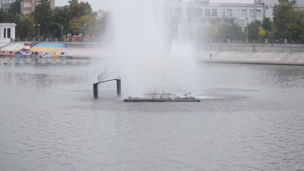 Ucraina Vinnytsia. Fontana nel centro della città. Apertura fontana. Chiusura fontana. — Video Stock