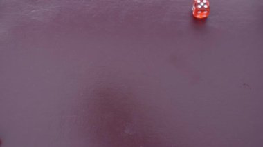 Yanlışlıkla oyun küplerini döndür.