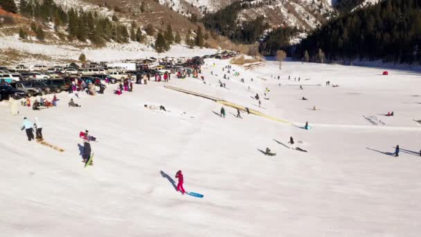 Large Group People Sledding Snow Tibble Fork American Fork Canyon — 비디오