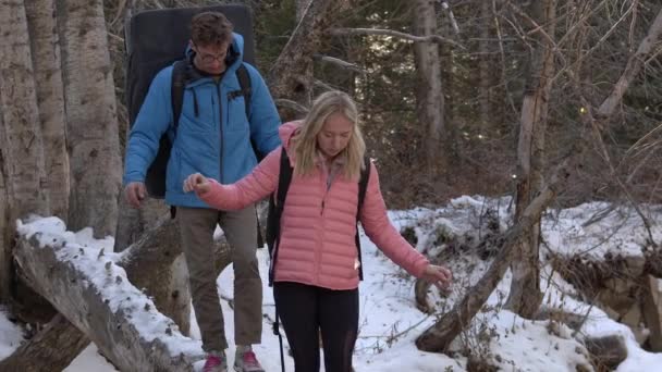 Young Man Woman Balancing Cross River Log Hiking Snow Crash — Stock Video