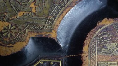 Eski 1892 deri İncil kapak illüstrasyonu. Ayrıca, genel kutsal sayfalar arasında bir makro geçiş vardır. Makro sandviç..