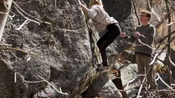 Man Spotting Woman She Climbs Boulder Making Her Way Top — Stock Video