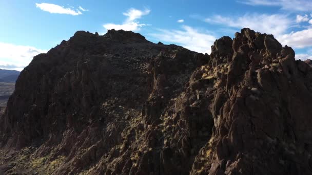 Aerial Flying Rocky Desert Cliffs Utah Desert Moving Side Mountain — Stock Video