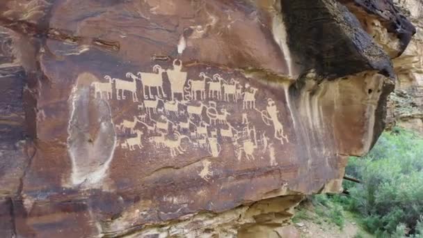 Den Stora Hunt Panel Petroglyf Nine Mile Canyon Utah Öknen — Stockvideo