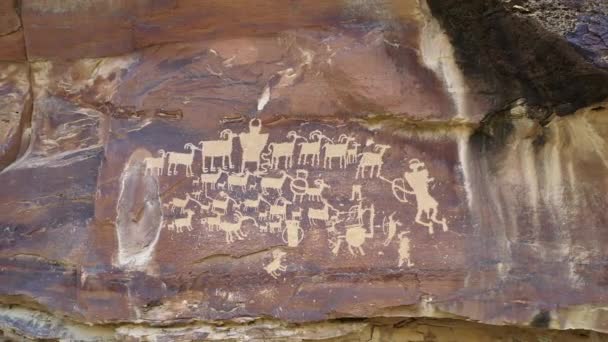 Petroglyfer Mile Canyon Utah Vid Great Hunt Panel Roterar Runt — Stockvideo