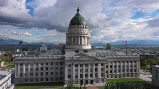 Letadlo Otáčí Kolem Budovy State Utah Capitol Dívá Centra Salt — Stock video