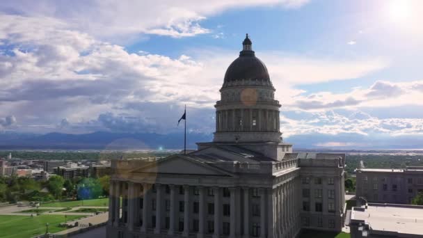 Zon Vlammen Schijnt Tijdens Luchtfoto Van Utah Capitol Gebouw Zoek — Stockvideo