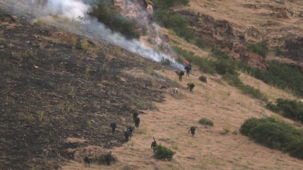 Zoomed View Firefighters Working Extinguish Wildfire Burning Mountainside Provo Utah — Stock Video