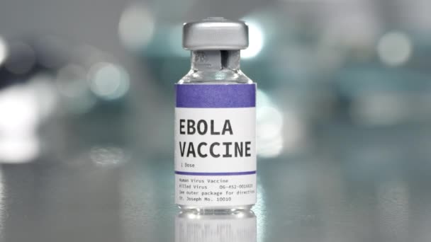 医療研究室でのエボラワクチンバイアルはゆっくりと回転し — ストック動画
