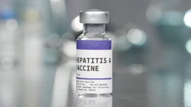 Hepatit. Tıp laboratuarında bir aşı şişesi. Yavaşça dönüyor..