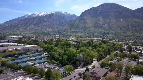 Provo, Utah 'taki Brigham Young Üniversitesi' nin kampüsü yakınlarındaki hava manzarası..