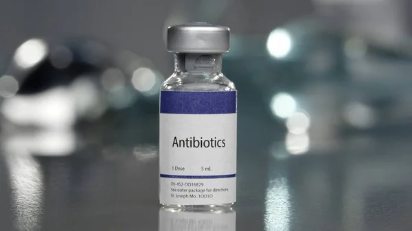 Antibiootit Injektiopullossa Lääketieteellisessä Laboratoriossa — kuvapankkivalokuva