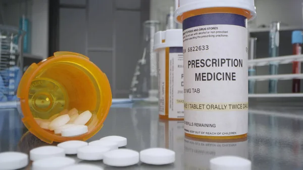 Prescrizione Bottiglia Pillole Laboratorio Medico Versato — Foto Stock