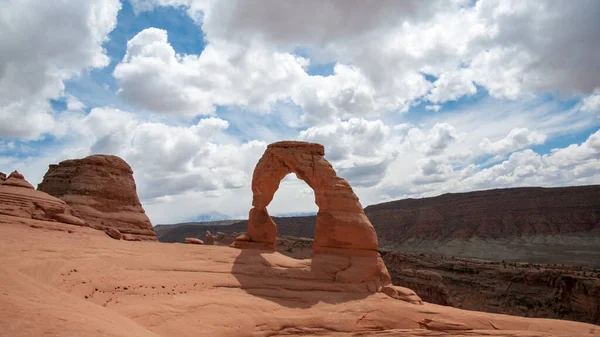 Time Lapse Delicate Arch Clouds Moving Sky Roll Desert Landscape — Stock Photo, Image