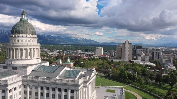 Vista Aérea Volando Sobre Capitolio Hacia Centro Salt Lake City — Foto de Stock