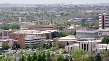 Provo Utah 'ın BYU ve Provo şehir merkezindeki görüntüsü yakınlaştırıldı.