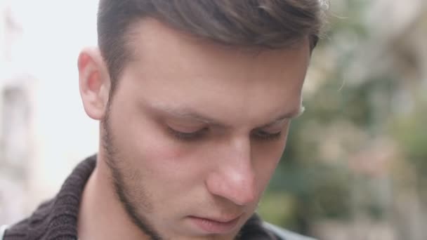 Attractive young man with serious gaze looking into the camera: 4k footage — Stock Video