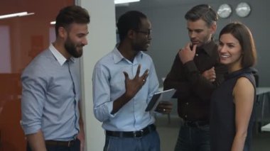 Dört arkadaşları onların başarı zevk